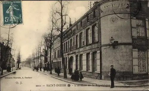 Ak Saint Dizier Lothringen Meuse, Avenue de la Republique
