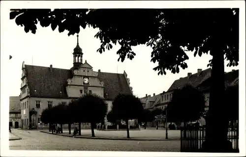 Ak Belgern Schildau, Blick zum Rathaus, Marktplatz