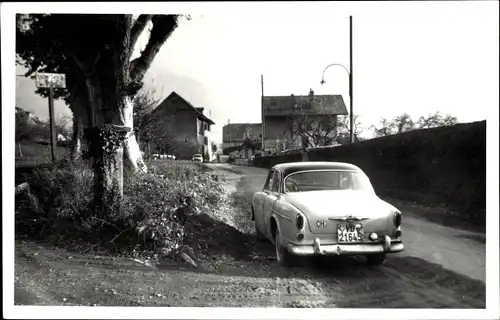 Foto Ak Volvo, Auto auf einer Straße, KFZ Kennz. Schweiz VD 21645