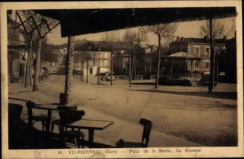 Ak Vic Fezensac Gers, Place de la Mairie, le Kiosque