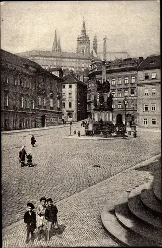 Ak Praha Prag Tschechien, Domkirche und das königliche Schloss vom Portal der Niklaskirche aus