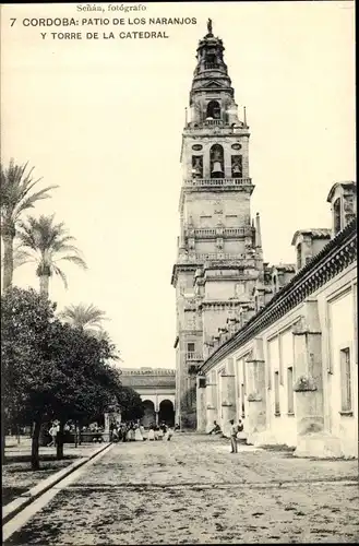 Ak Córdoba Andalusien Spanien, Patio de los Naranjos y Torre de la Catedral