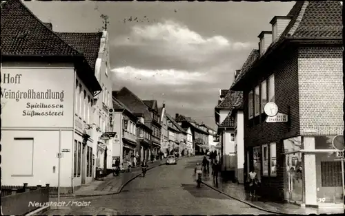 Ak Neustadt in Holstein, Straßenpartie, Weingroßhandlung