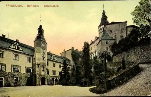 Ak Frýdlant v Čechách Friedland in Böhmen Reg Reichenberg, Schlosshof