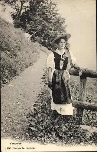 Ak Junge Dame in Tracht, Vaudoise