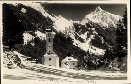 Foto Ak Brandberg im Zillertal in Tirol, Ortspartie mit Kirche und Kolm