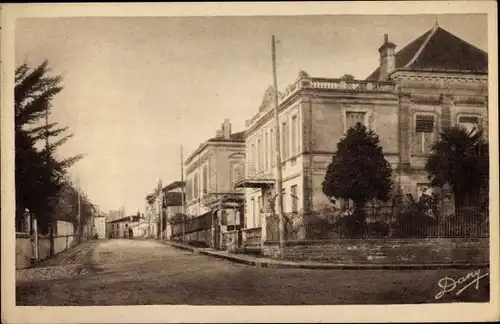 Ak Salles Gironde, Rue Principale