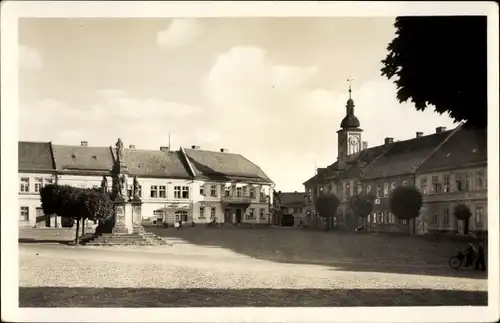 Ak Thammühl Doksy Hirschberg am See Česká Lípa, Marktplatz, Denkmal