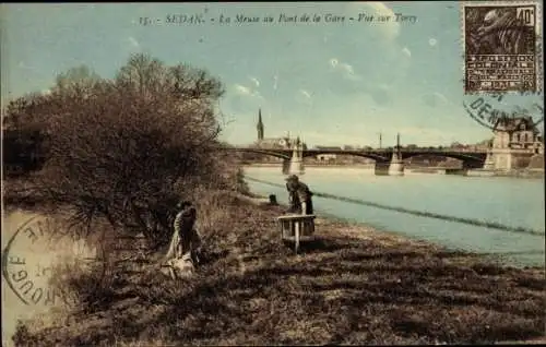 Ak Sedan Ardennes, La Meuse au Pont de la Gare