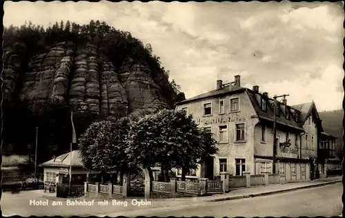 Ak Oybin in der Oberlausitz, Hotel am Bahnhof, Berg Oybin