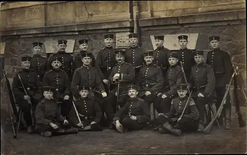 Foto Ak Deutsche Soldaten, I. WK, Gruppenbild, Gewehre, Heidedragoner