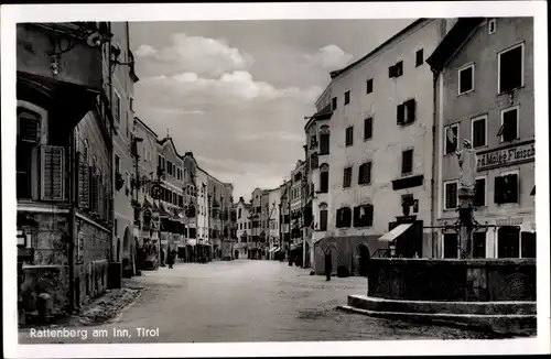 Ak Rattenberg am Inn in Tirol, Fleischerei Mölgg, Brunnen