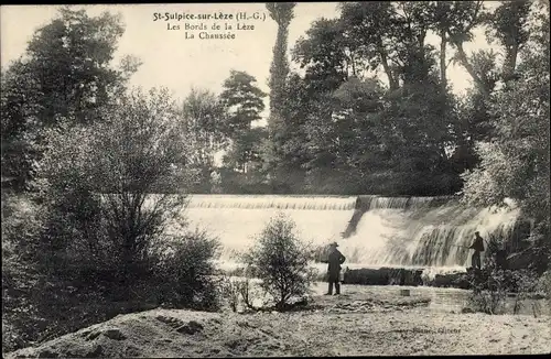 Ak Saint Sulpice sur Leze Haute-Garonne, Les Bords de la Leze, La Chaussée 