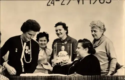 Ak Moskau Russland, Weltkongress der Frauen, 1963, Nina Popowa, Vizepräsidentin der IDFF