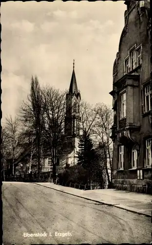 Ak Eibenstock im Erzgebirge Sachsen, Straßenpartie, Teilansicht der Kirche