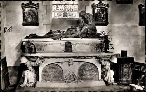 Ak Maubert Fontaine Ardennes, Monument aux Morts de la Guerre dans l'Eglise