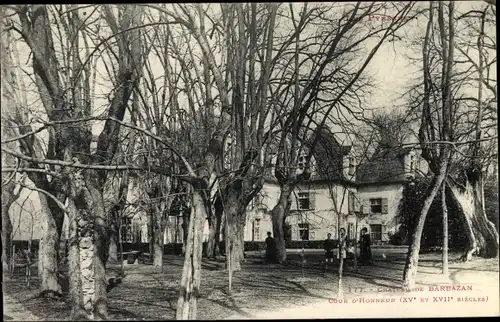 Ak Barbazin Haute-Garonne, Le Chateau, Cour d'Honneur