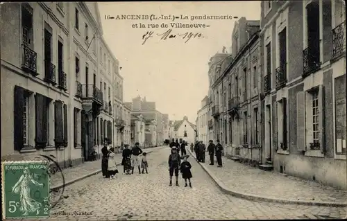 Ak Ancenis Loire-Atlantique, La Gendarmerie et la rue de Villeneuve