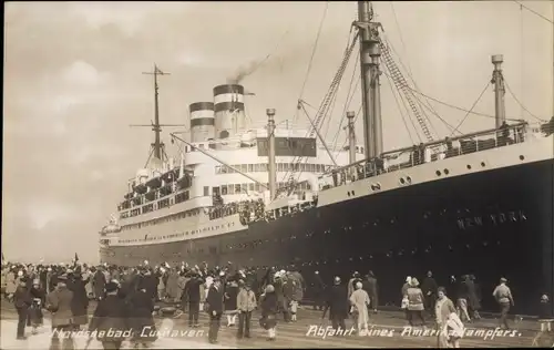 Foto Ak Cuxhaven in Niedersachsen, Dampfschiff New York vor der Abfahrt