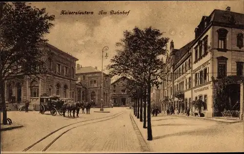 Ak Kaiserslautern in Rheinland Pfalz, Bahnhof, Straßenseite, Kutsche, Bahnhof Hotel