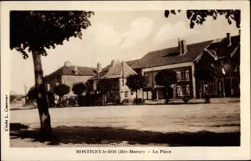 Ak Montigny le Roi Haute-Marne, La Place