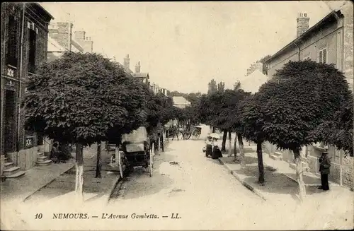 Ak Nemours Seine-et-Marne, L'Avenue Gambetta