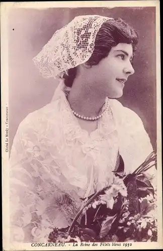 Ak Concarneau Finistère, Frau in bretonischer Tracht, La Reine des Filets bleus 1932