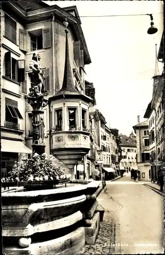 Ak Solothurn Stadt Schweiz, Straßenpartie, Brunnen