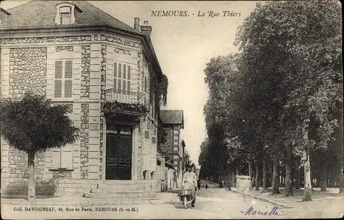 Ak Nemours Seine-et-Marne, La Rue Thiers