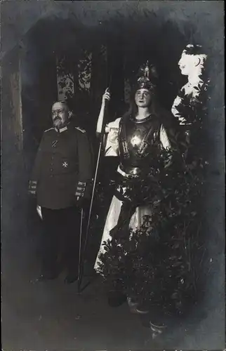 Foto Ak Büste Kaiser Wilhelm II,letzter Geburtstag des Kaisers in Deutschland 1918,Soldat in Uniform