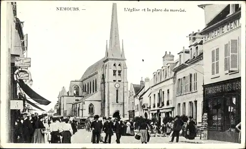 Ak Nemours Seine-et-Marne, L'Eglise et la place du marche