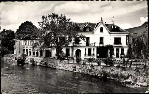 Ak Pacy sur Eure Eure, La Riviere et l'Hotel de l'Etape