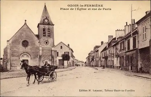 Ak Ozoir la Ferrière Seine et Marne, Place de l'Eglise et rue de Paris