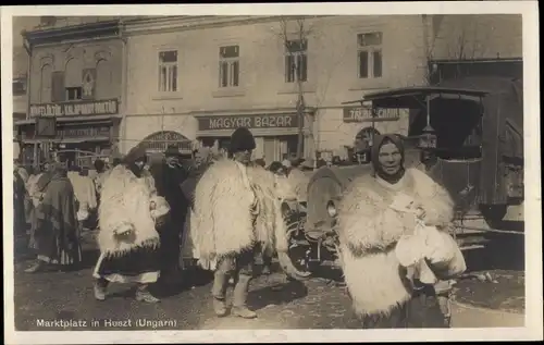 Ak Huszt Chust Ukraine, Marktplatz, Ungarn in Trachten, LKW