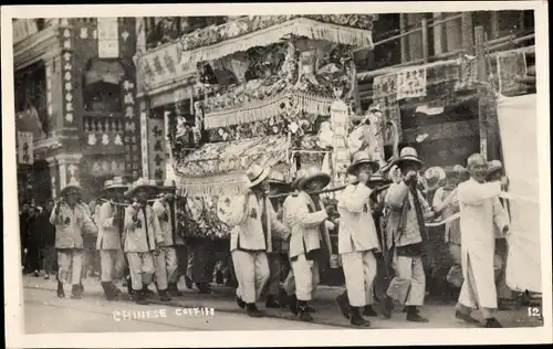 Foto Ak China, Chinese Coffin, Chinesen mit Sarg