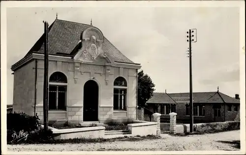 Ak Belvès de Castillon Gironde, Hotel de Ville et Groupe Scolaire