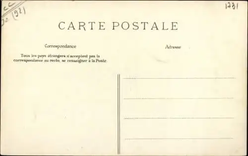 Ak Garches Hauts de Seine, L'Eglise et la Poste