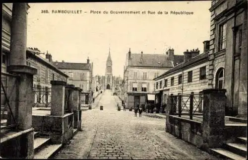 Ak Rambouillet Yvelines, Place du Gouvernement et Rue de la Republique