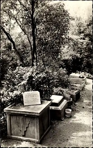 Ak Asnières sur Seine Hauts-de-Seine, Cimetiere des Chiens, Le Monument de Rin Tin Tin