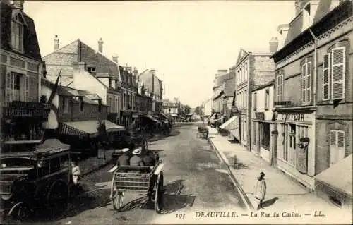 Ak Deauville Calvados, La Rue de Casino