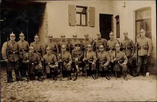 Foto Ak Gruppenbild deutsche Soldaten, Kaiserreich, Pickelhauben