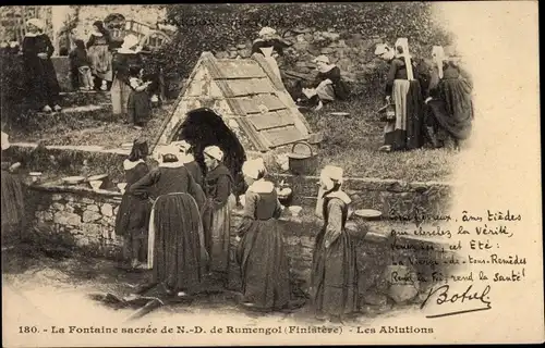 Ak Rumengol Finistère, La Fontaine sacree de Notre Dame, les Ablutions, Trachten