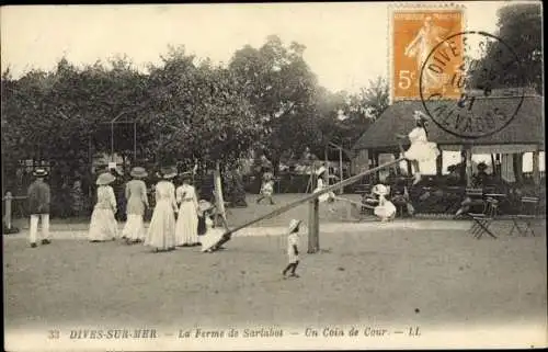 Ak Dives sur Mer Calvados, La Ferme de Sarlabot, Un Coin de Cour