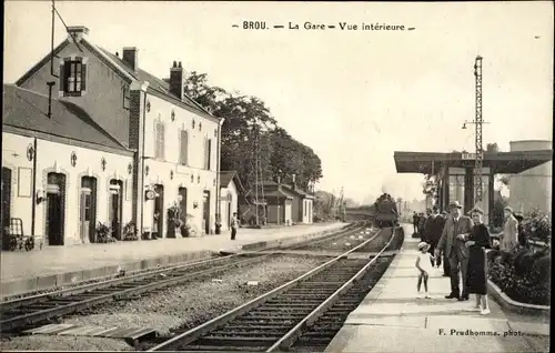 Ak Brou Eure et Loir, La Gare, Vue interieur