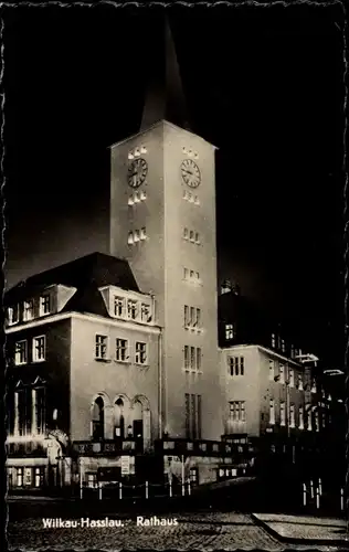 Ak Wilkau Haßlau in Sachsen, Rathaus bei Nacht