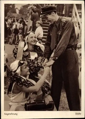 Ak Siegerehrung, RAL Postkartenkalender 1956 Fröhliche Herzen, DDR