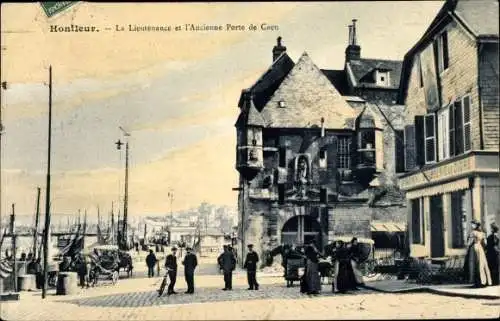 Ak Honfleur Calvados, La Lieutenance et l'Ancienen Porte de Caen