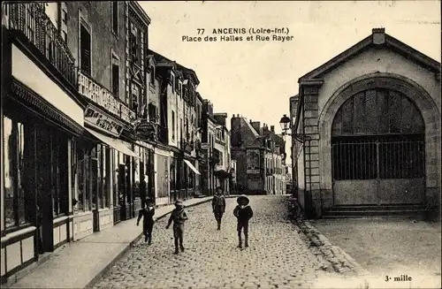 Ak Ancenis Loire-Atlantique, Place des Halles, Rue Rayer