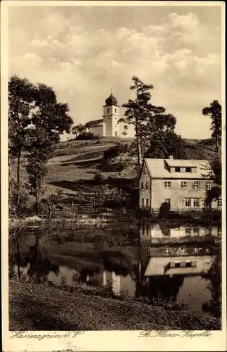 Ak Heinersgrün Weischlitz im Vogtland, Teichpartie mit Blick zur Kirche
