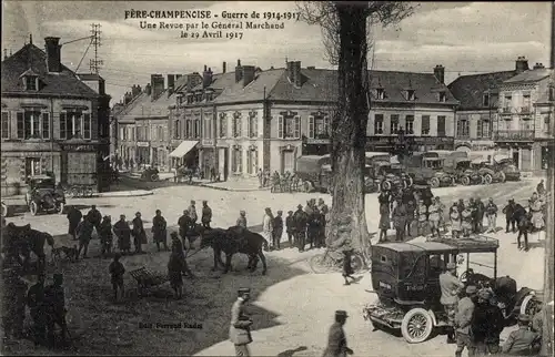 Ak Fère Champenoise Marne, Une Revue par le General Marchand 1917